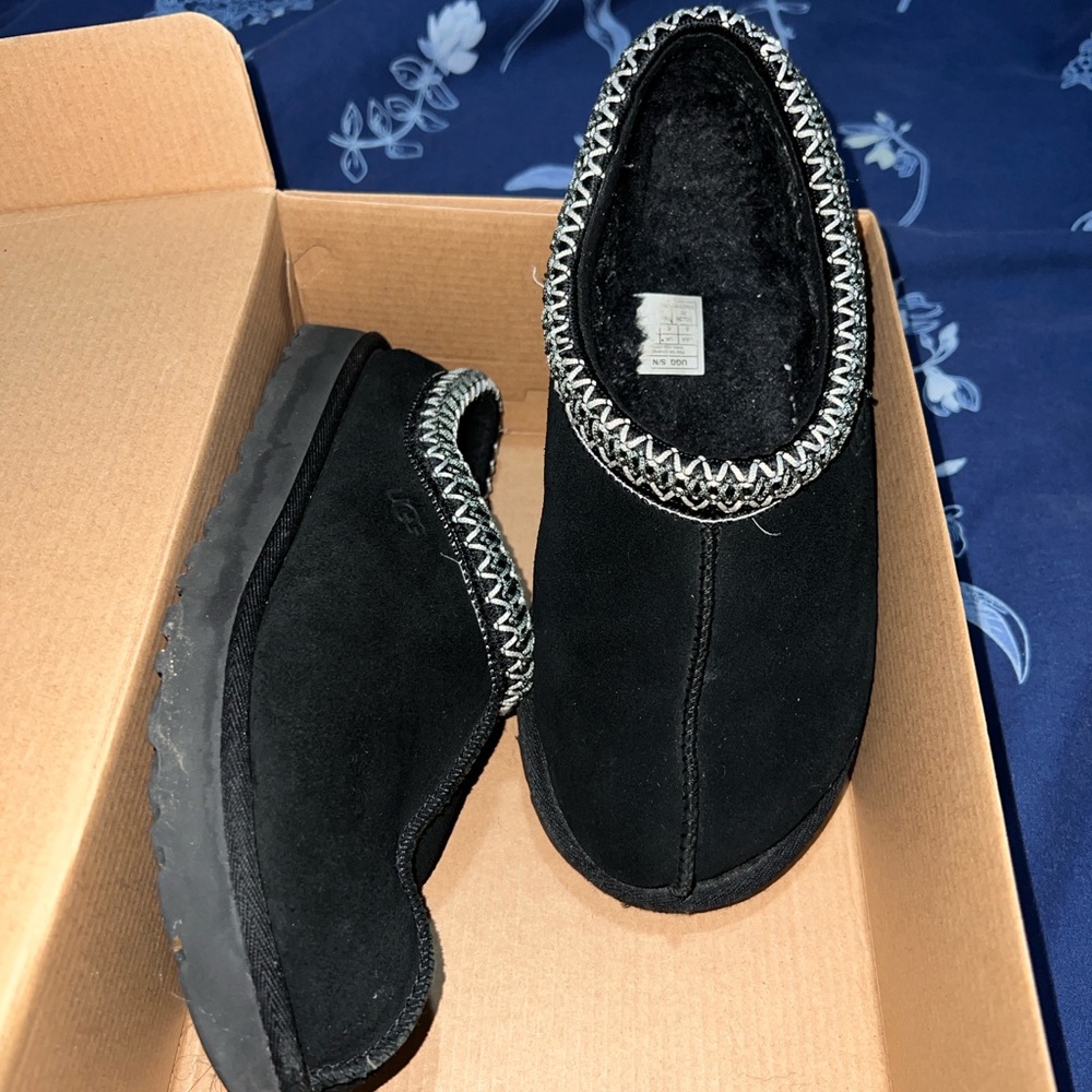 UGG Black Cozy Slippers with Minimalist Design